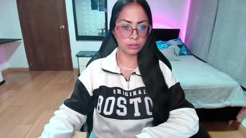 Snapshot of yesie_hot2 chatting on 01.31.25 yesie_hot2 online show from 01.31.25
