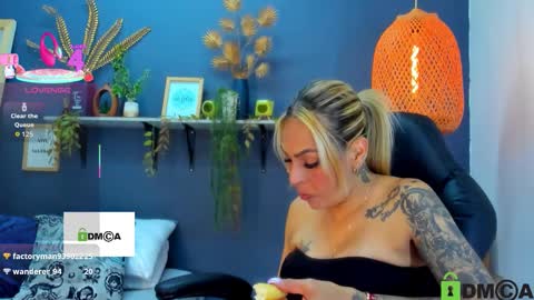 Snapshot of yessika_parker chatting on 11.08.25 yessika_parker online show from 11.08.25