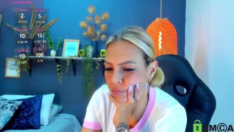 Snapshot of yessika_parker chatting on 11.19.25 yessika_parker online show from 11.19.25