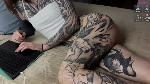 yexes online show from 10.10.25