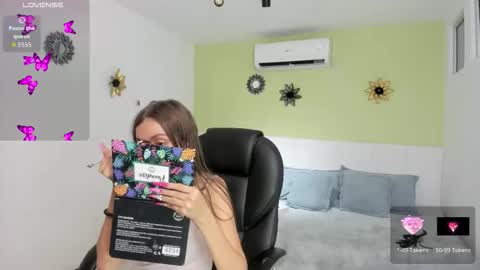 Snapshot of yeye_sweet_ chatting on 12.14.25 YEYE online show from 12.14.25