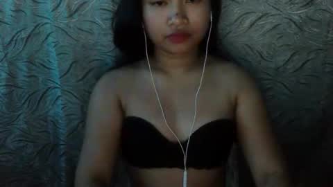 Snapshot of yhang_19 chatting on 10.02.25 yhang_19 online show from 10.02.25