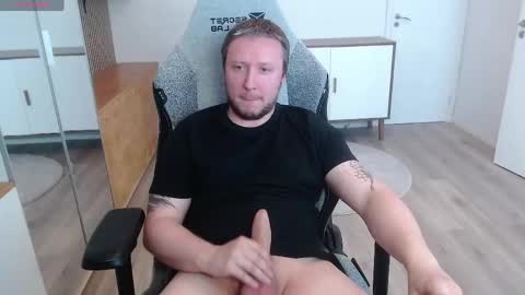 Snapshot of yhdxhy chatting on 04.29.26 James online show from 04.29.26