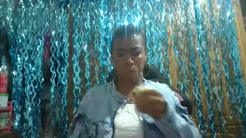 Snapshot of yilizalove_14 chatting on 12.13.25 yilizalove_14 online show from 12.13.25