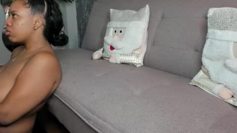 roxie reyes  online show from 12.04.25