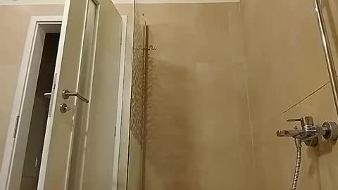 Snapshot of yitnkocymqna chatting on 11.01.25 yitnkocymqna online show from 11.01.25