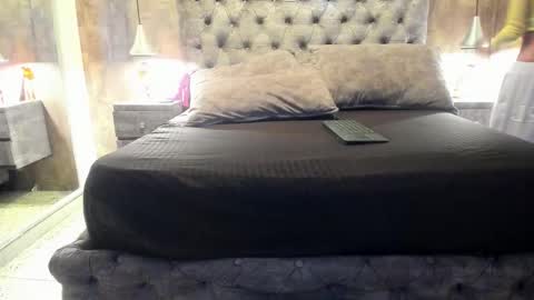 yiyisandoval online show from 11.10.25