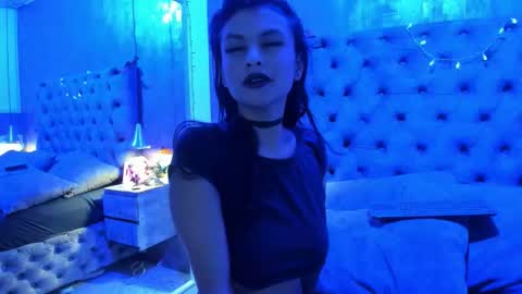 yiyisandoval online show from 11.17.25