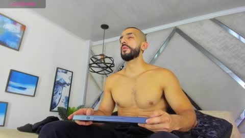 Yiyo online show from 01.14.25