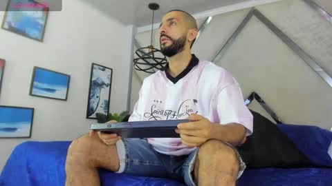 Yiyo online show from 01.15.25