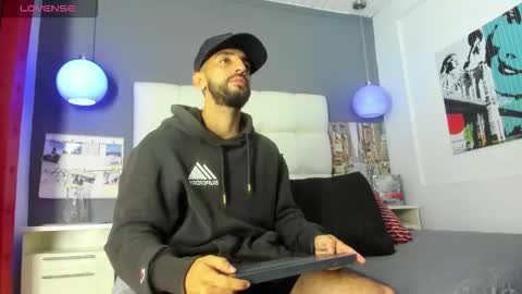 Yiyo online show from 10.15.25