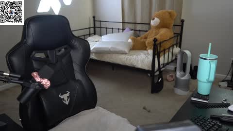 Palmela Handerson online show from 01.17.25