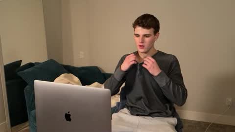 yngdesire1 online show from 12.23.25