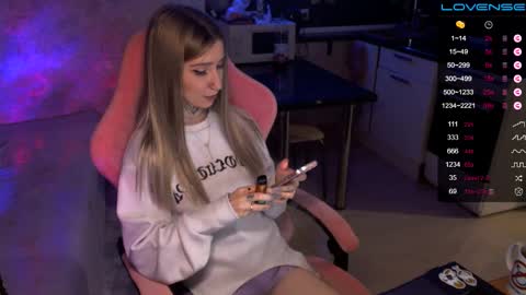 Snapshot of yngmilf_ chatting on 12.07.24     online show from 12.07.24