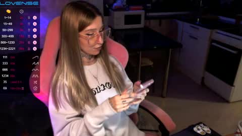 Snapshot of yngmilf_ chatting on 12.09.24     online show from 12.09.24