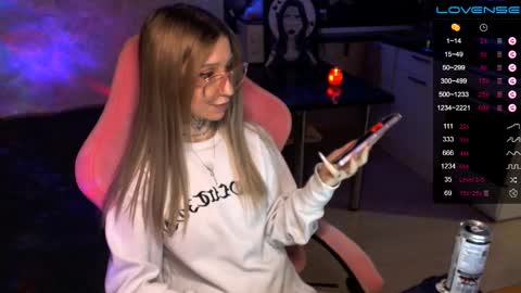 Snapshot of yngmilf_ chatting on 12.11.24     online show from 12.11.24