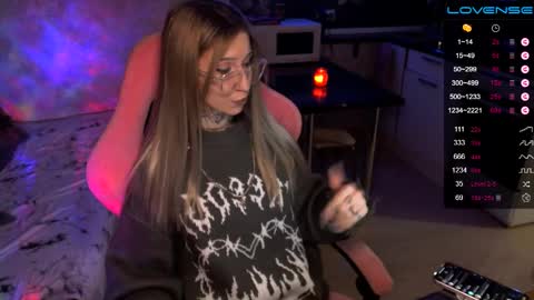 Snapshot of yngmilf_ chatting on 12.15.24     online show from 12.15.24