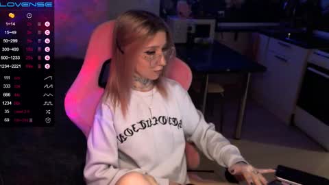 Snapshot of yngmilf_ chatting on 01.08.25     online show from 01.08.25