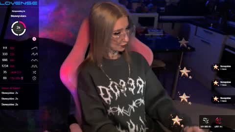 Snapshot of yngmilf_ chatting on 02.02.25     online show from 02.02.25