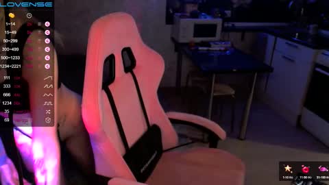 Snapshot of yngmilf_ chatting on 02.03.25     online show from 02.03.25