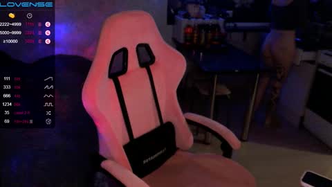 Snapshot of yngmilf_ chatting on 02.07.25     online show from 02.07.25