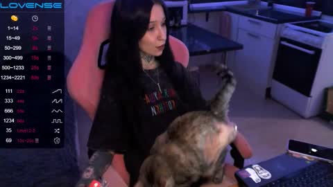 Snapshot of yngmilf_ chatting on 09.18.25     online show from 09.18.25