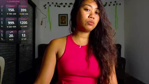 Snapshot of yoga_yogi chatting on 10.24.25 yoga_yogi online show from 10.24.25