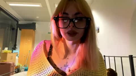 Snapshot of yolandopettes chatting on 03.26.26 Lilith online show from 03.26.26