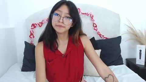 Yommi Winx online show from 02.14.25