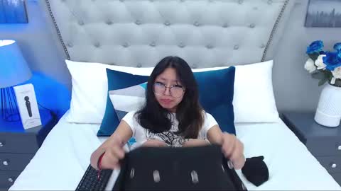 Yommi Winx online show from 03.11.25