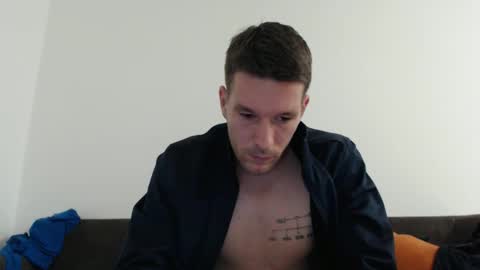 Snapshot of yone23 chatting on 10.29.25 yone23 online show from 10.29.25