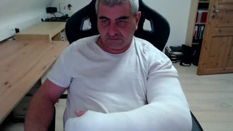 yoschi1976 online show from 11.30.25