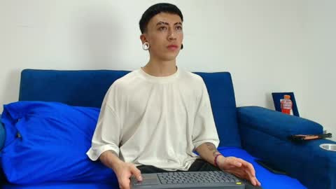 Snapshot of yoshua_smith chatting on 04.02.26 Yoshua Smith online show from 04.02.26