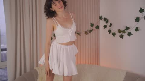 Snapshot of you_fell_in_love chatting on 12.20.24 Elizabeth brunette -- Darline blonde online show from 12.20.24