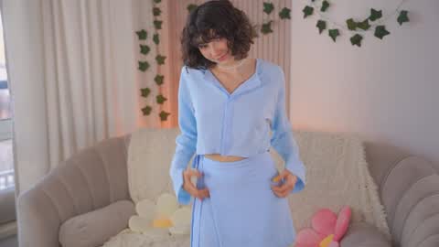 Snapshot of you_fell_in_love chatting on 12.21.24 Elizabeth brunette -- Darline blonde online show from 12.21.24