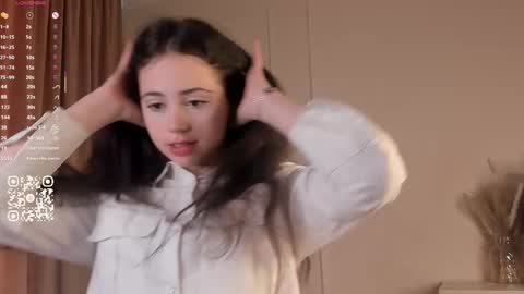 Snapshot of you_fell_in_love chatting on 09.28.25 Elizabeth brunette -- Darline blonde online show from 09.28.25