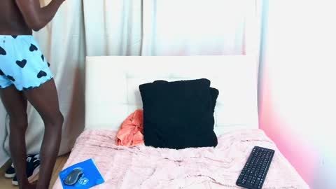 Snapshot of youn_king chatting on 03.12.25 ALEX online show from 03.12.25