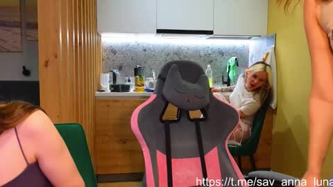 Snapshot of younona chatting on 02.19.26 Anna and Luna online show from 02.19.26