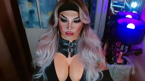 QUEEN MADISON  online show from 03.27.26