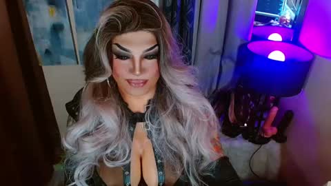 Snapshot of your1truequeen chatting on 05.11.26 QUEEN MADISON online show from 05.11.26