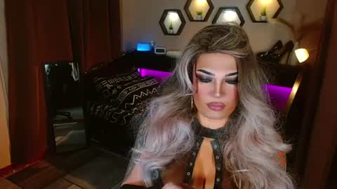 Snapshot of your1truequeen chatting on 06.16.26 QUEEN MADISON online show from 06.16.26