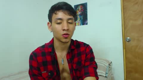Snapshot of your_boy_hot chatting on 06.11.26 your boy online show from 06.11.26