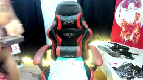 Snapshot of your_dreamasian chatting on 09.16.25 YourSeductiveWife online show from 09.16.25