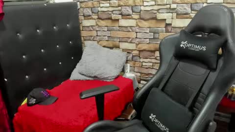 Snapshot of your_hot_friend69 chatting on 02.25.25 David online show from 02.25.25