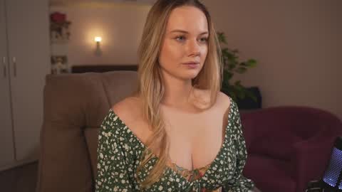 Snapshot of your_kat chatting on 12.03.24 Katherine online show from 12.03.24