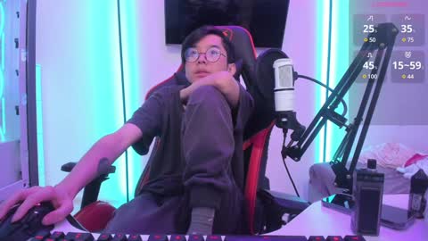 Snapshot of your_little_twink chatting on 12.02.24 Han online show from 12.02.24