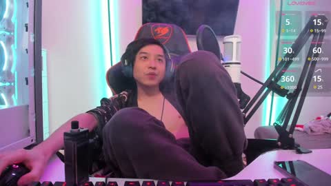 Snapshot of your_little_twink chatting on 12.20.24 Han online show from 12.20.24