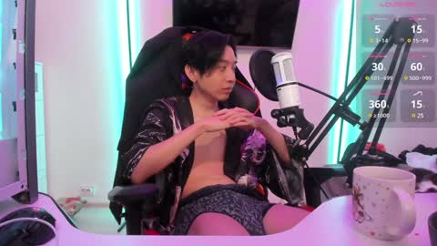 Snapshot of your_little_twink chatting on 12.20.24 Han online show from 12.20.24