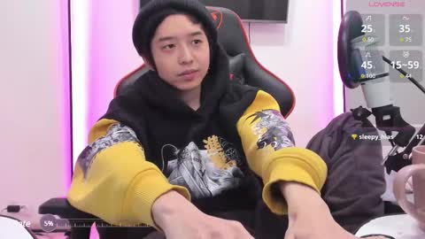 Snapshot of your_little_twink chatting on 03.05.25 Han online show from 03.05.25