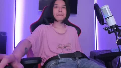 Snapshot of your_little_twink chatting on 09.13.25 Han online show from 09.13.25